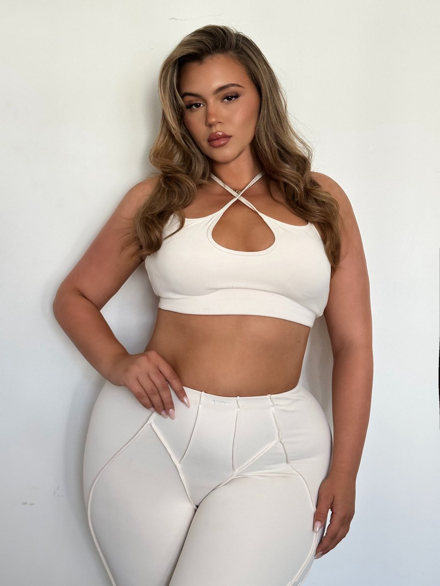 VALERIA (@valvsval)  X