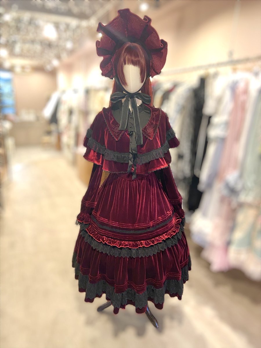 🥀ローゼンメイデンコラボ
ブラウスコーデのご紹介✂️

翠星石と蒼星石の2人をイメージしたコーデです🥀

ブラウス以外はコラボではなく星箱アイテム❣️
工夫次第で他のキャラのイメージコーデもできるかも❤️‍🔥

西荻ではローゼンメイデンコラボの他のキャラアイテムの在庫もございます！🌹
＃星箱西荻店