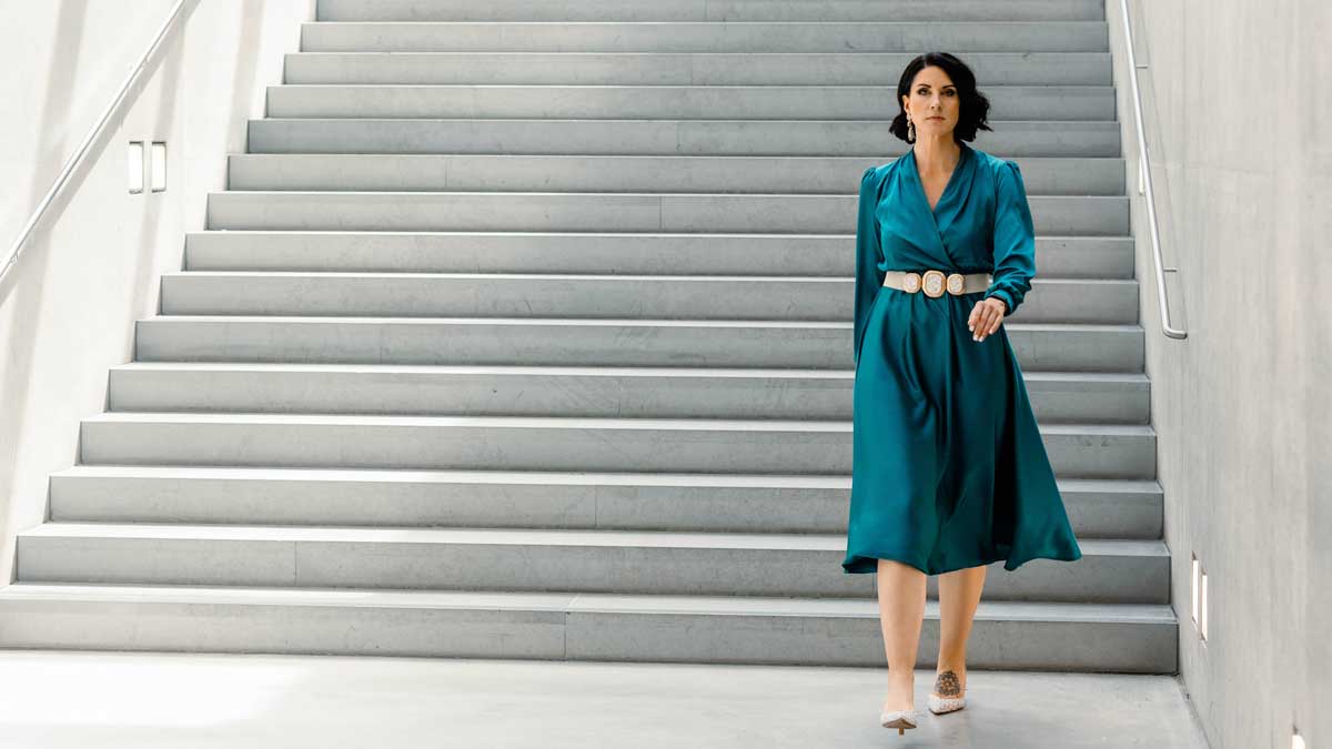 Stress, Druck, ein Glas Wein: Warum Karrierefrauen oft falsch abschalten

Mehr dazu auf HFS24 TV
hfsnews24.tv/stress-druck-e…

Der  Arbeitstag war lang, die To-do-Liste länger und der Kopf bleibt auch  abends im Business-Modus. Viele Karrierefrauen greifen dann zum Glas  Wein, um...