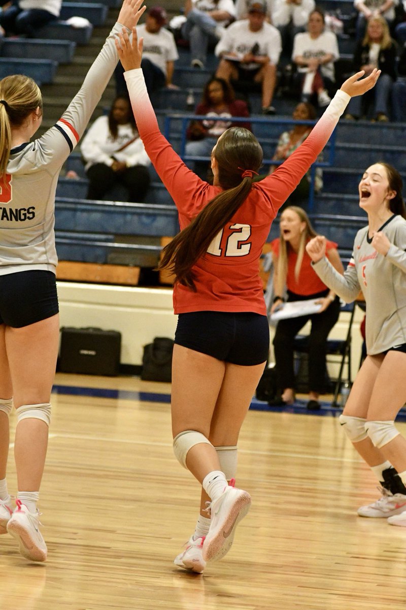 MCISDAthletics's tweet photo. Season Opener 🙌 vs Franklin this evening! JVBlue 5 pm in the old hs gym. JVRed 5 pm in the Comp gym. Varsity action at 6:30! Let’s go 1-0!💥🏐💥 https://t.co/yiHXXwlF7S
