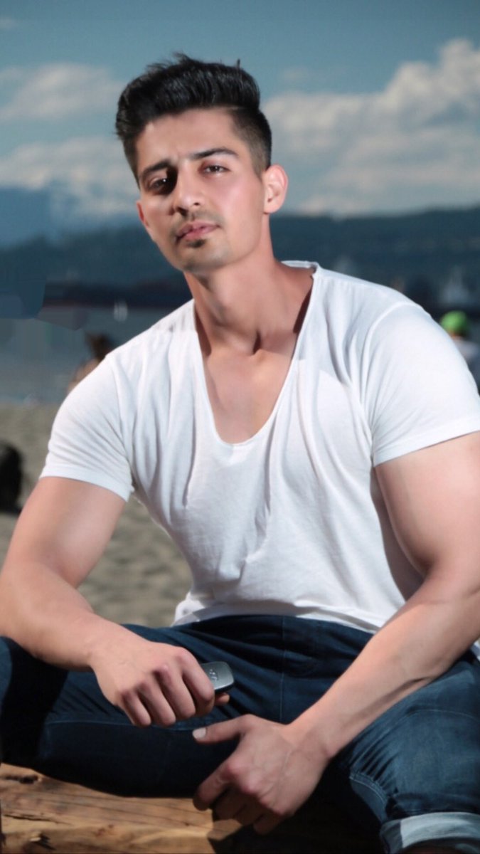 ماشالله به زندگی خواهر خود.
خداوند حفظ ات کند 
دوستان عزیز به دعا هایتان نیاز داریم
لطفا به برادر عزیز ام دعا کنید که بخیر صحتمند شود 
ممنون🙏🏼🩶