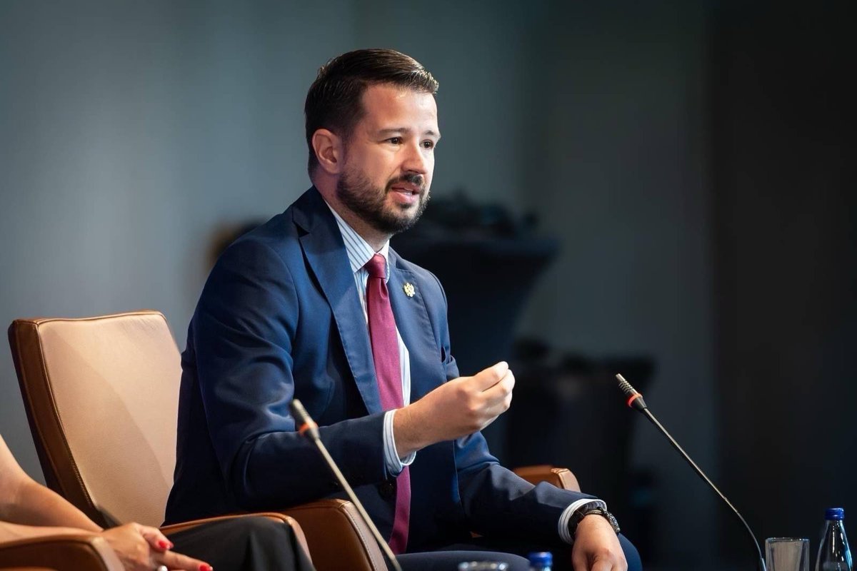 Prvi dio intervjua predsjednika Milatovića za Antenu M: Moja politika i moj mandat ne počivaju na poslušnosti, već na odgovornosti.

predsjednik.me/press/clanak/p…