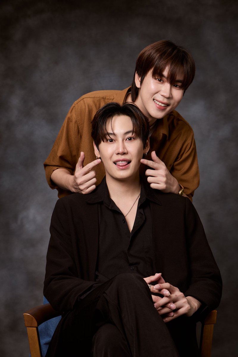 RevampSeriesTH's tweet image. วันนี้วันแม่ มีคนพาไปไหว้คุณแม่กันรึยังน้า 🥰 

“REVAMP THE UNDEAD STORY”🪞🕯️
ทุกวันเสาร์ เวลา 20:30 น. ทางช่อง GMM25
และดูออนไลน์ เวลา 21:30 น. บนแอป iQIYI และเว็บ iQ.com ที่เดียวเท่านั้น
เริ่ม 23 สิงหาคมนี้ 

#RevampSeries 
#GMMTV