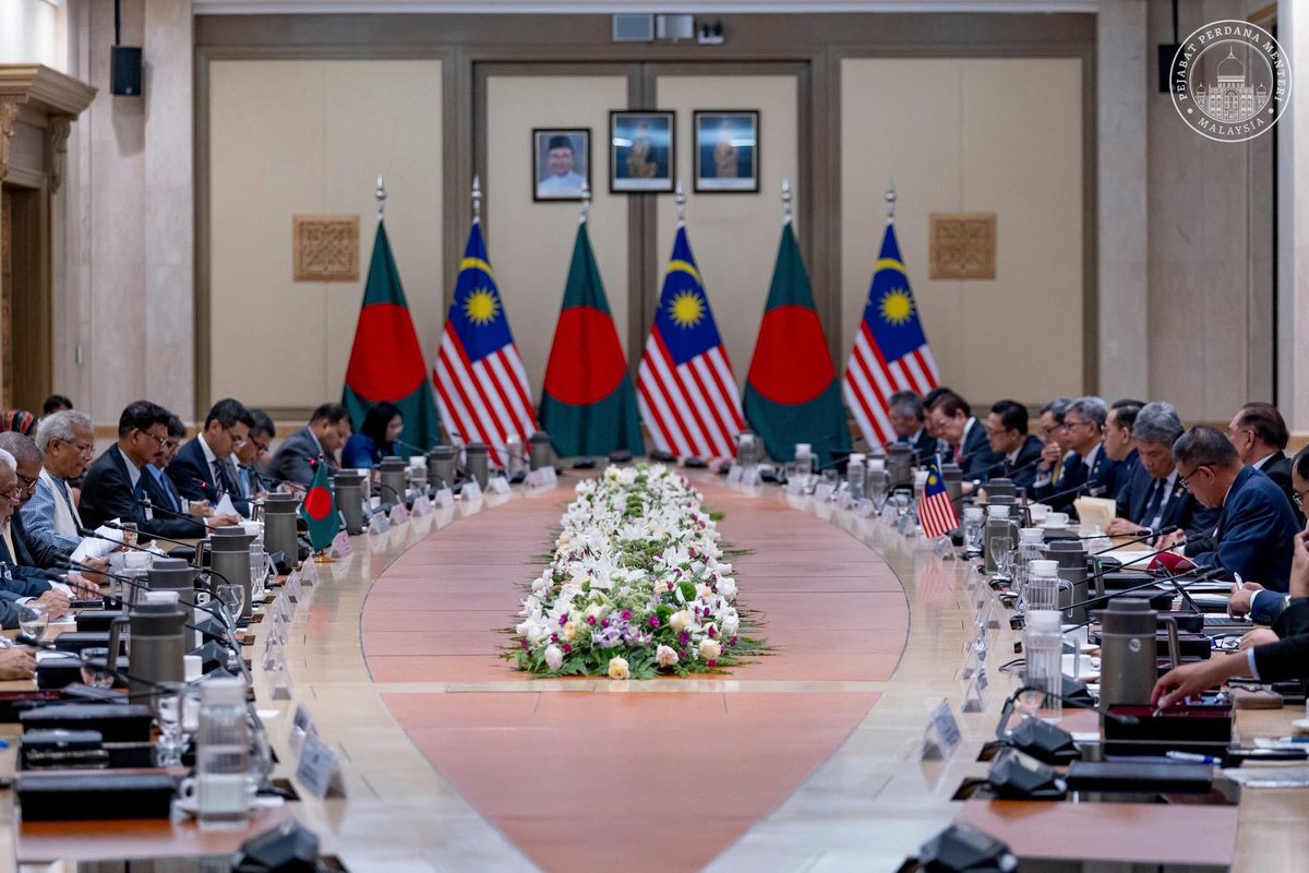 #Friendship 
Honorable President of #Malaysia, Anwar Ibrahim, &amp; Chief Adviser of #Bangladesh, Dr. Muhammad Yunus — two great friends of two nations, whose warm and friendly bond may further strengthen the ties between Malaysia and Bangladesh, Inshaallah. 
#AnwarIbrahim #DrYunus