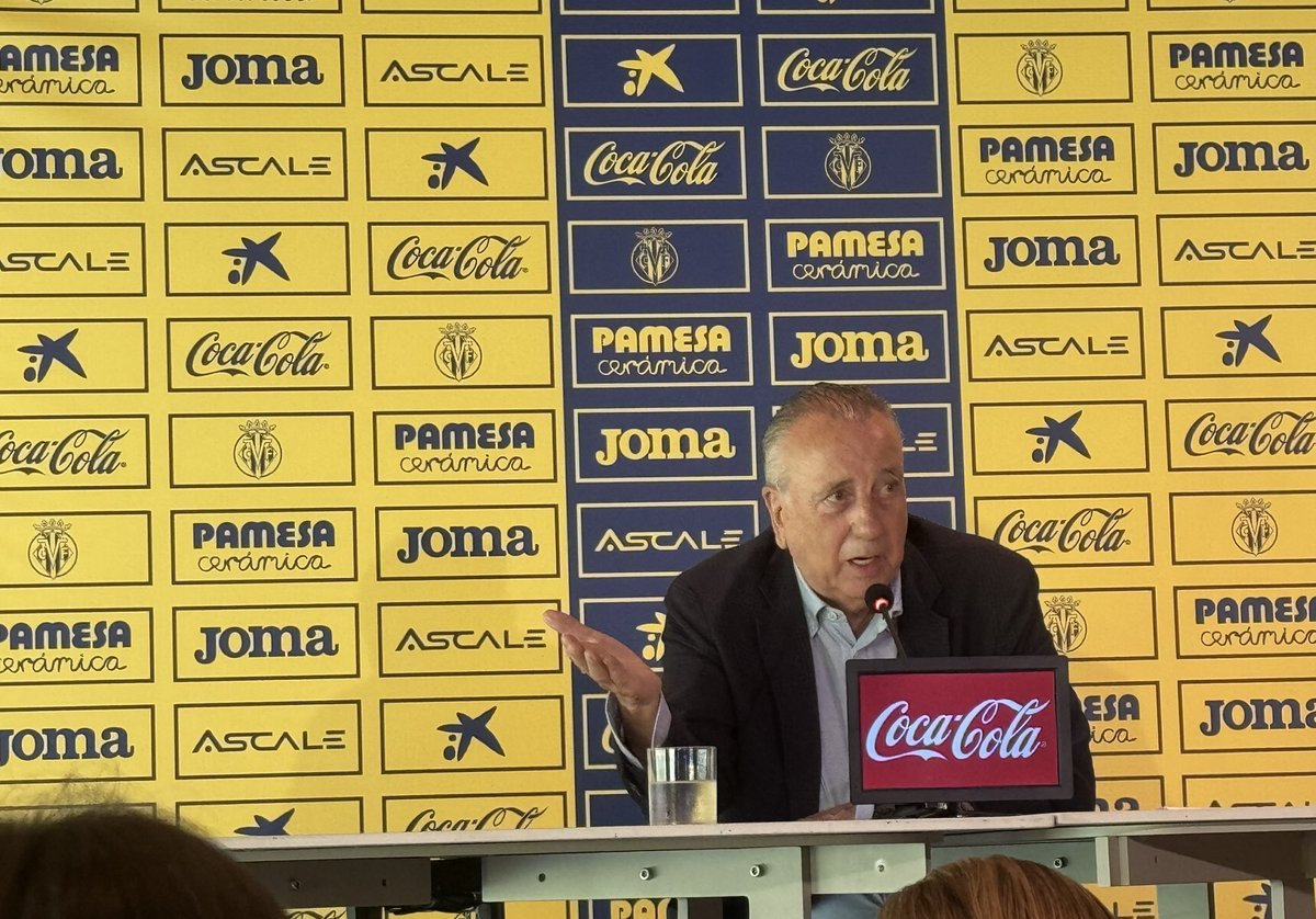 🎙️jFernando Roig, sobre la posibilidad de jugar el Villarreal-Barça en Miami. 

“Se están llevando a cabo los trámites”. 

“Todo abonado que quiera ir a Miami podrá ir a Miami gratuitamente”. 

“El que no quiera, tendrá un 20% de descuento en su abono”.