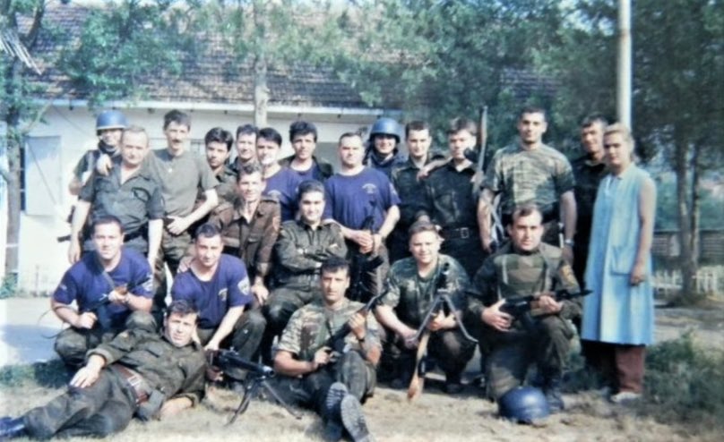 Битка во Радуша при прогласено примирје. ❗️Ден пред Рамк. дог. 
На УЧК очајно им треба победа во војната. Уфрлени терористи од Косово, гранатирање од нивна територија.

💪Без загуби, ја имаме најголемата победа во војната. На сликите хероите од Радуша (меѓу нив двајца мои соседи)