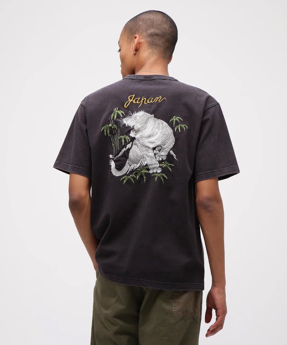 usonlinestore's tweet photo. AVIREX select！

《SOUVENIR COLLECTION》SUKA T-SHIRT ”TIGER”

price:¥11,000(税込)

https://t.co/ht8OyGth7L

#avirex #b2nd #beaver #garden #lhp #royalflash #schott #manastash #上野商会
#mixtokyo #tsi https://t.co/dIxvaeIyp2