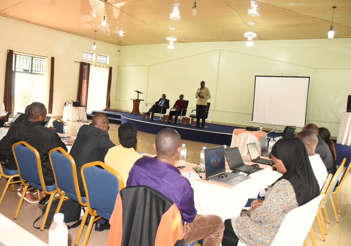 Atangiza iyi nama, Umuyobozi w'Akarere <a href="/richardgasana/">GASANA Richard</a> yashimiye uruhare rw'Abafatanyabikorwa b'Akarere mu iterambere ry'imibereho myiza y'abaturage, yasabye gukomeza ubu bufatanye  hagamijwe gushyira umuturage ku isonga. 
<a href="/RwandaLocalGov/">Ministry of Local Government | Rwanda</a> <a href="/RwandaEast/">𝐄𝐚𝐬𝐭𝐞𝐫𝐧 𝐏𝐫𝐨𝐯𝐢𝐧𝐜𝐞 | 𝐑𝐰𝐚𝐧𝐝𝐚</a>