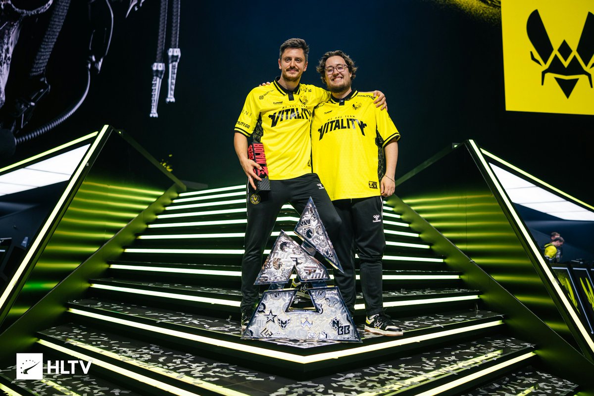 TeamVitalityCS's tweet photo. 2500 days later, they're still winning together 🐝

@Vitality_apEX 💛 @zywoo https://t.co/YLjR2bsgXH