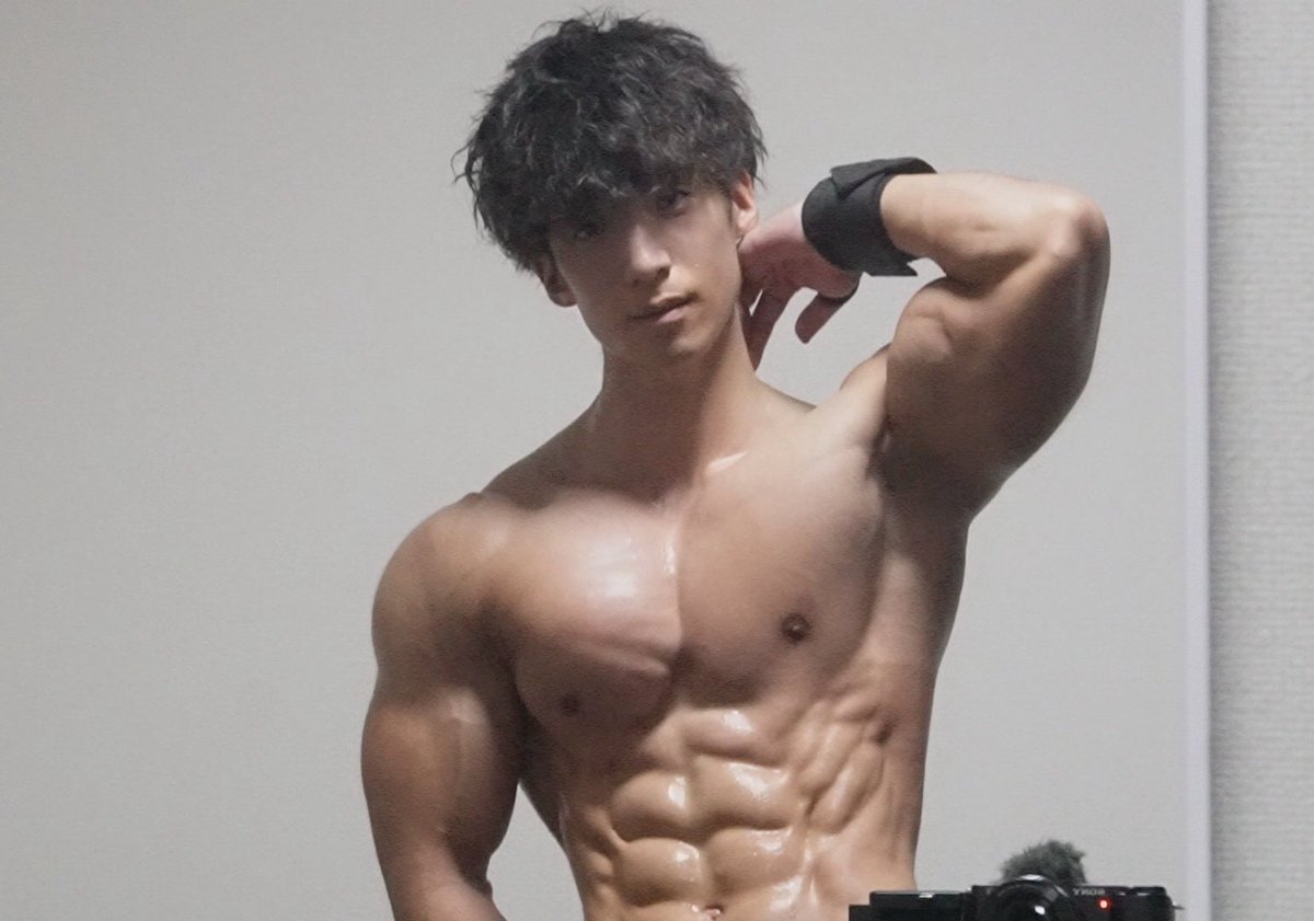 takutofitness's tweet photo. この体脂肪を維持して増量を終えたい💪
#筋トレ #筋肉 https://t.co/6eE3DuTl7j