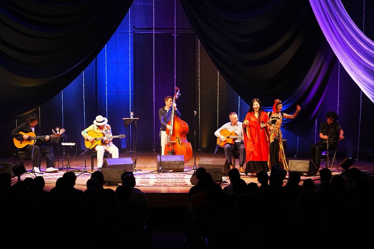 Tchavolo Schmitt（チャボロ•シュミット）来日公演。畠山美由紀さん <a href="/miyuquinha/">畠山美由紀スタッフ</a> と2曲演奏し、アンコールではチャボロさんトリオとご一緒し、大変光栄でした。