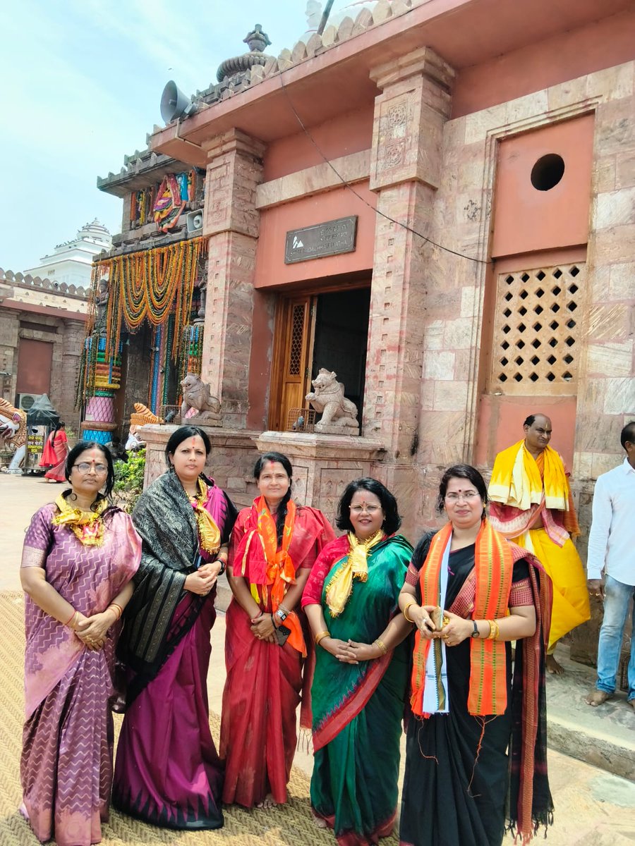 Manasmita Khuntia (@manasmitak) on Twitter photo ଓଡ଼ିଶାର ଶିଶୁ ଅଧିକାର ସୁରକ୍ଷା ଆୟୋଗର ଅଧ୍ୟକ୍ଷା ଭାବେ ଦାୟୀତ୍ବ ଗ୍ରହଣ ପରେ <a href="/BabitaPatro5/">Babita Patro (MODI KA PARIVAR)</a> ଅପା ଏବଂ ସମସ୍ତ ନୂତନ ସଦସ୍ୟାମାନଙ୍କ ସହ ମିଶି ମହାପ୍ରଭୁ ଜଗତର ନାଥ ଶ୍ରୀ ଜଗନ୍ନାଥଙ୍କ ଦର୍ଶନ କରିବାର ସୌଭାଗ୍ୟ ମିଳିଲା।
।।ଜୟ ଜଗନ୍ନାଥ ।। 🙏🏽 ଓଡ଼ିଶାର ଶିଶୁ ଅଧିକାର ସୁରକ୍ଷା ଆୟୋଗର ଅଧ୍ୟକ୍ଷା ଭାବେ ଦାୟୀତ୍ବ ଗ୍ରହଣ ପରେ <a href="/BabitaPatro5/">Babita Patro (MODI KA PARIVAR)</a> ଅପା ଏବଂ ସମସ୍ତ ନୂତନ ସଦସ୍ୟାମାନଙ୍କ ସହ ମିଶି ମହାପ୍ରଭୁ ଜଗତର ନାଥ ଶ୍ରୀ ଜଗନ୍ନାଥଙ୍କ ଦର୍ଶନ କରିବାର ସୌଭାଗ୍ୟ ମିଳିଲା।
।।ଜୟ ଜଗନ୍ନାଥ ।। 🙏🏽