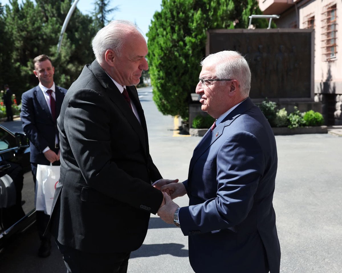 kdtp_org's tweet photo. Genel Başkanımız ve Bölgesel Kalkınma Bakanımız @DamkaFikrim, Ankara’daki temasları kapsamında Millî Savunma Bakanı Yaşar Güler ile Millî Savunma Bakanlığında bir araya geldi.

#KDTP #FikrimDamka #YaşarGüler https://t.co/RKod2W1ocF