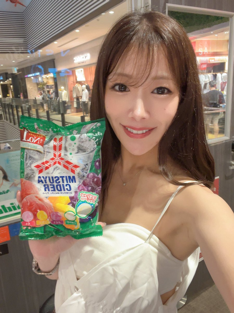 お盆ということもあってか沢山の王子様がサテライトにいらしたわょ🤴♡
メッセージも沢山届いて嬉しい嬉しいなの🥰✨✨
プレゼントもありまとね🎁

来週のテーマは【理想の夏デート】
秋人さんかあおちゃんか理想の推しとのデートを妄想して涼もうじゃないか🎐わら
#FMおとくに #イエキャブラジオ