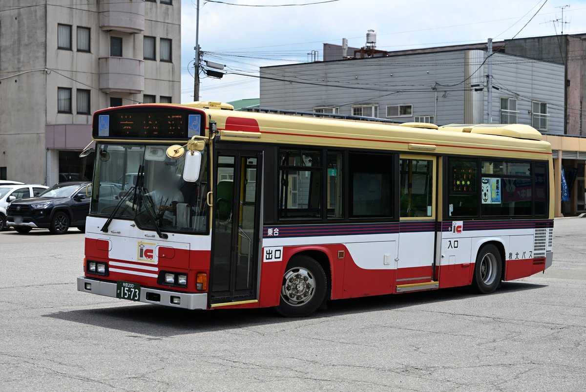 bus_masa_isz's tweet photo. 2025/6  秋北バス
· 秋田200 か1573
KK-HR1JKEE
· 秋田200 か1703
PA-LR234J1
どちらも元 大阪シティバスのレインボーHRとエルガミオ。 https://t.co/FGnJFOvhOY