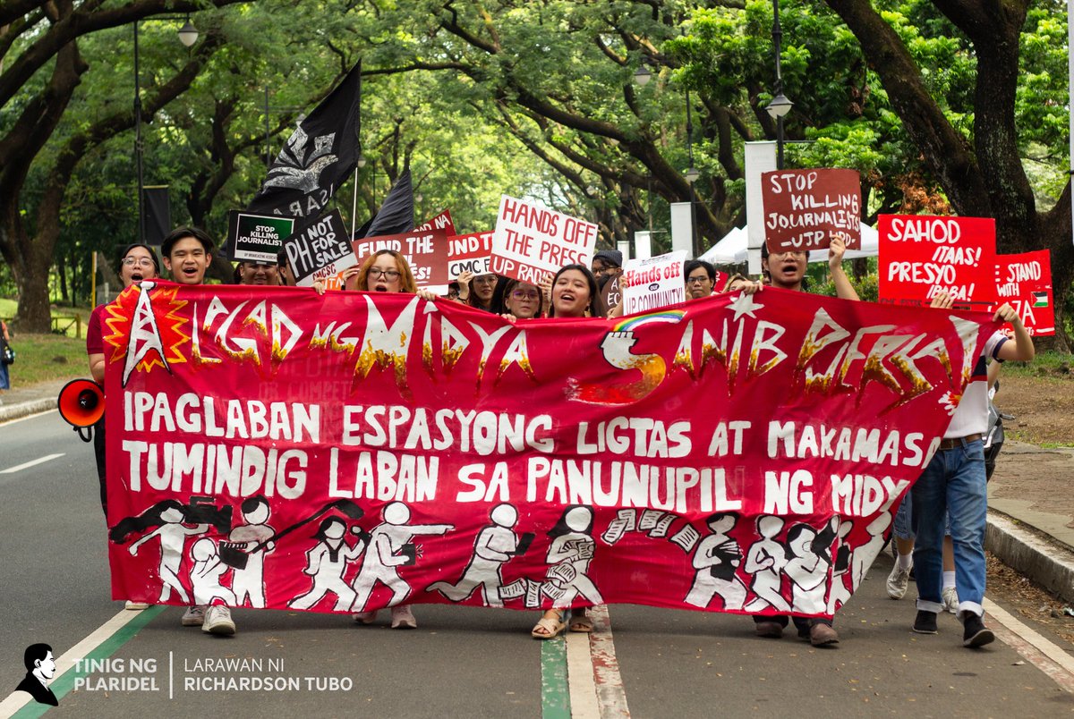 tinigngplaridel's tweet photo. MGA LARAWAN: Bilang pagsalubong sa unang araw ng panibagong akademikong taon, nagkasa ng kilos-protesta ang mga mag-aaral ng UP Diliman ngayong araw, Agosto 12.

#FirstDayFight https://t.co/px8AEnnEmM
