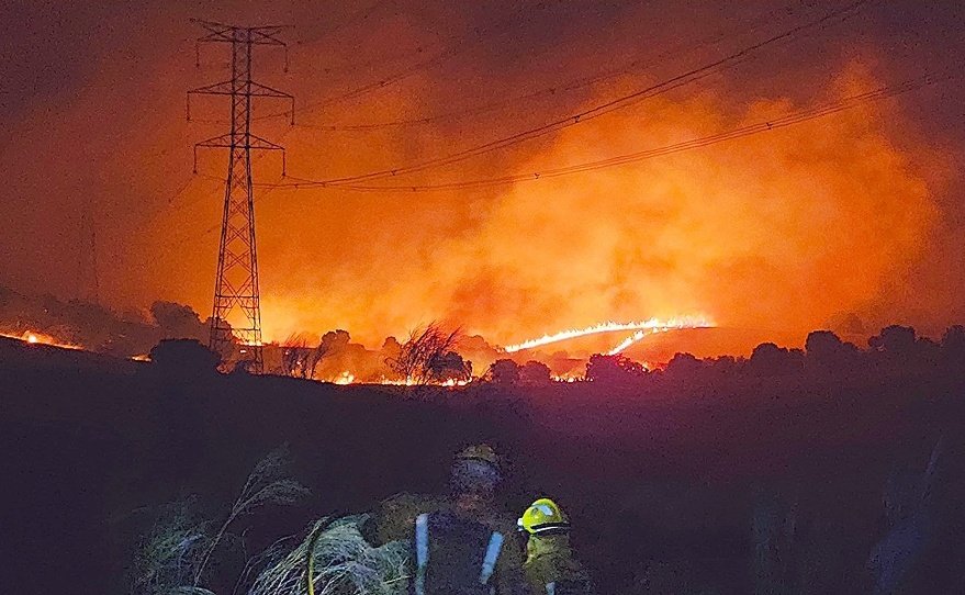 Ciudadanos Madrid (@cs_madrid) on Twitter photo 😔Todo nuestro apoyo y solidaridad a los vecinos de Tres Cantos afectados por el incendio
🧡Nuestro reconocimiento a la gran labor de los bomberos de la CM, bomberos forestales, voluntarios de Protección Civil, Policía Local y  demás servicios de emergencias
#IFTresCantos 😔Todo nuestro apoyo y solidaridad a los vecinos de Tres Cantos afectados por el incendio
🧡Nuestro reconocimiento a la gran labor de los bomberos de la CM, bomberos forestales, voluntarios de Protección Civil, Policía Local y  demás servicios de emergencias
#IFTresCantos