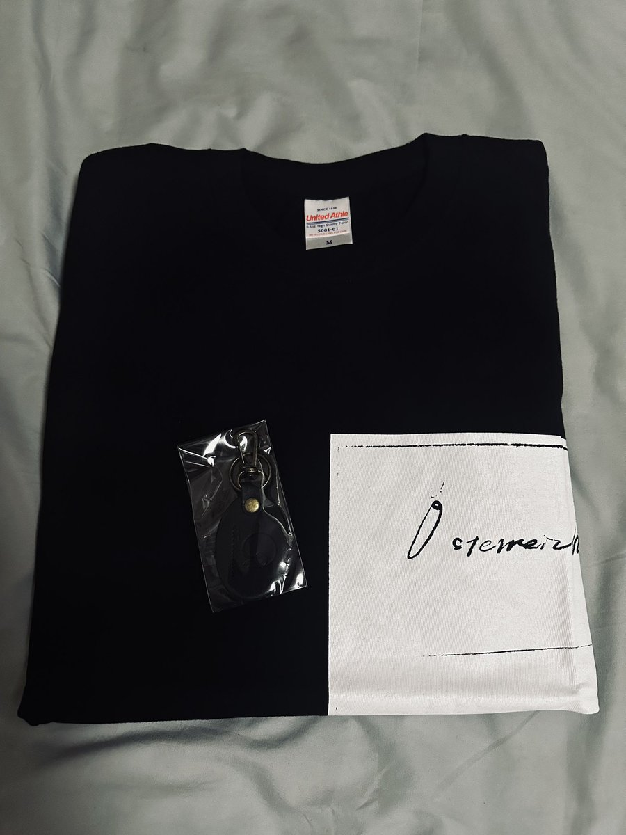 österreichの洒落乙バンドTシャツとキーホルダー届いた、うれしいね