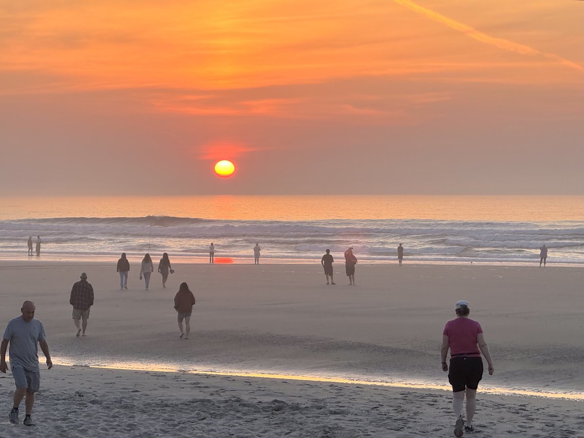 Realtor Rick 💙 (@rick03907) on Twitter photo The sunrise club #ogunquit #maine <a href="/Todd_Gutner/">Todd Gutner</a> <a href="/SharonRoseNCM/">Sharon Rose</a> <a href="/RyanBretonWX/">Ryan Breton</a> <a href="/danaosgoodwx/">Dana Osgood</a> <a href="/StormHour/">#StormHour</a> <a href="/newscentermaine/">NEWS CENTER Maine</a> The sunrise club #ogunquit #maine <a href="/Todd_Gutner/">Todd Gutner</a> <a href="/SharonRoseNCM/">Sharon Rose</a> <a href="/RyanBretonWX/">Ryan Breton</a> <a href="/danaosgoodwx/">Dana Osgood</a> <a href="/StormHour/">#StormHour</a> <a href="/newscentermaine/">NEWS CENTER Maine</a>