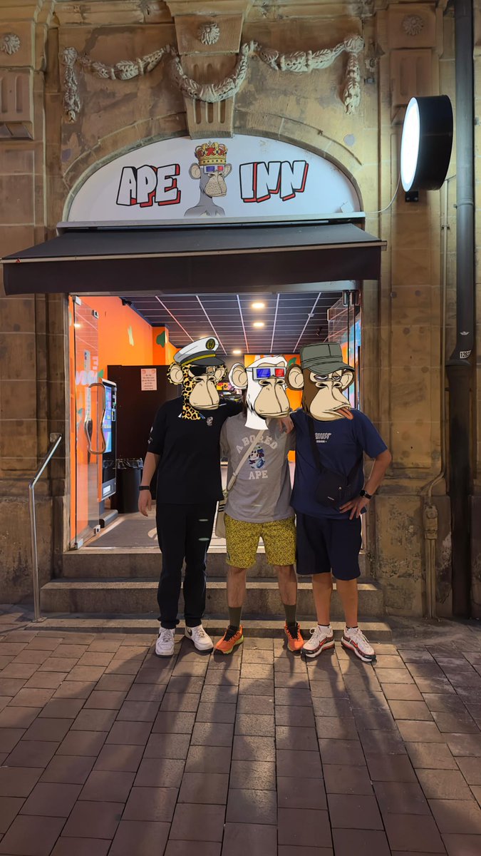 Local witnesses report strange sightings in Bamberg, Germany… 🦍🦍🦍
Turns out it was just 3 Apes grabbing beers.
@BoredApeYachtClub taking over IRL 🍻
#ApesTogetherStrong  <a href="/Ape149/">Nuck Chorris - ape149.eth 🍌</a> <a href="/DottiTopShot/">Dotti</a>
