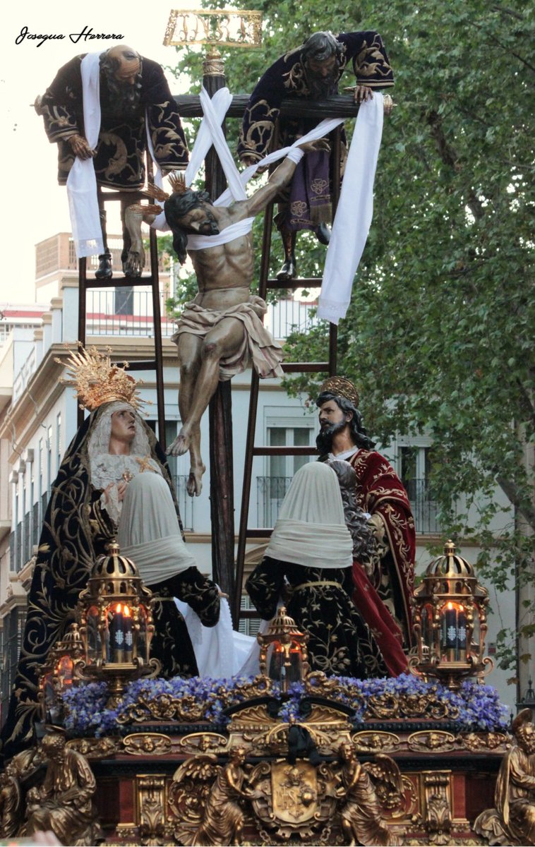 ¿Sabías que...? El bronce utilizado para la realización del misterio de la Quinta Angustia fue fundido en Cataluña, donde también fue tallado el paso, siendo ejecutado en los talleres de la Fundición Masriera y Campins de Barcelona.