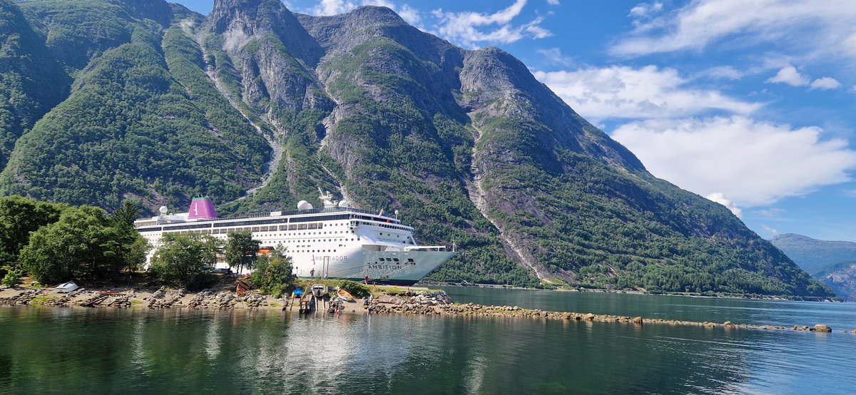 Holidays end 😫 DD1 packed off to Alabama ⚽️🇺🇸🏴󠁧󠁢󠁳󠁣󠁴󠁿 Norway🇳🇴 beautiful ✅️ 1330 Shepra Steps for pea soup view of Bergen from Mt Ulriken, Eidfjord and Flam simply stunning; 1mile zipline complete 🙌cruising in a storm not for me 🤢🛳 finished off with a few days in #sunnydunny🙏