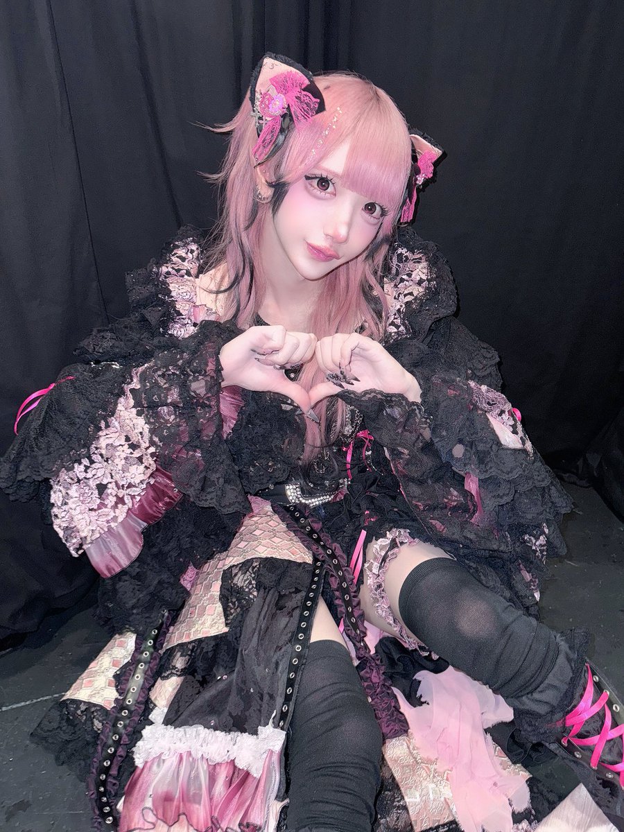 今度5年ぶりに友達と会うんだけど今これで不安

5年前⬇️                               現在⬇️