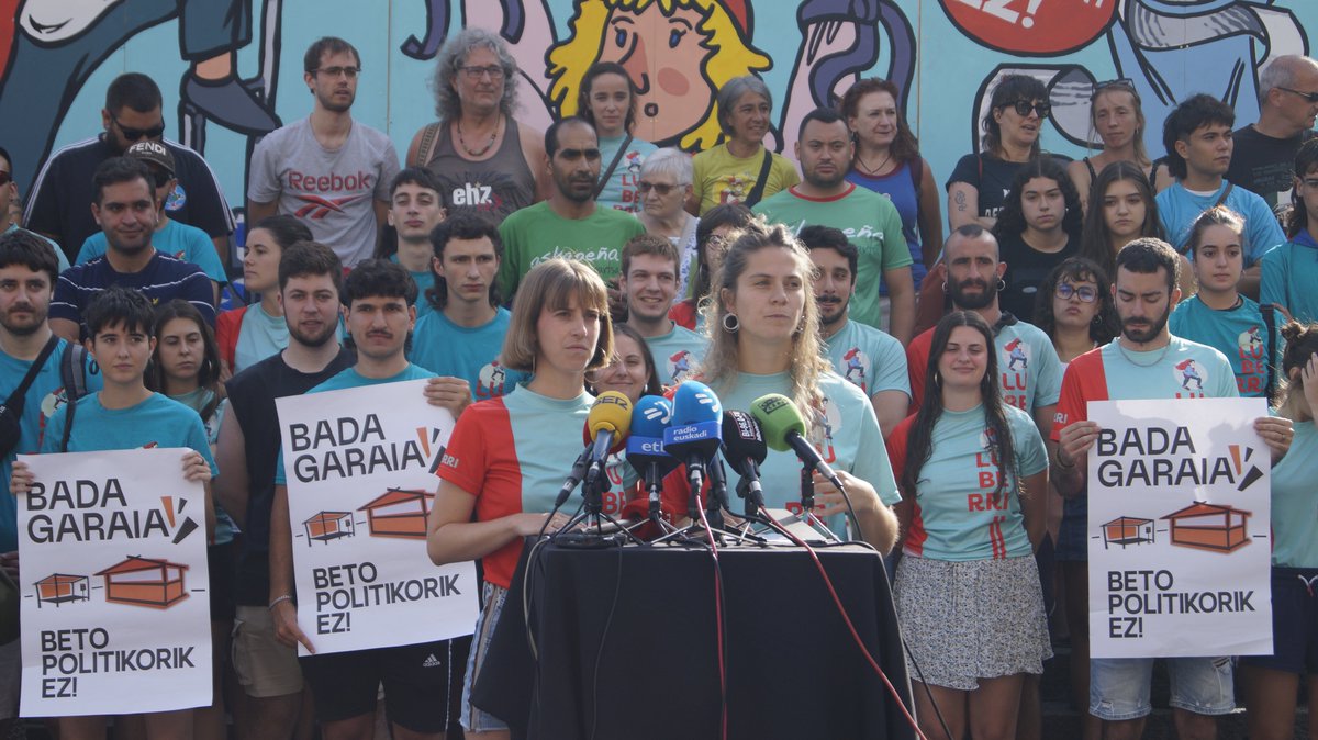 GedarLangileKZ's tweet photo. "Inoiz baino ozenago aldarrikatuko dugu Luberrik beste konpartsekin batera parte hartzeko eskubidea duela"

Beste konpartsa batzuekin elkarlanean, egitarau zabala antolatu du @Luberri_K|k Bilboko Aste Nagusirako, eta ekimen berezi bat izango da 17an

🔗 https://t.co/CpOlgmu46E https://t.co/I5hFcURH5o