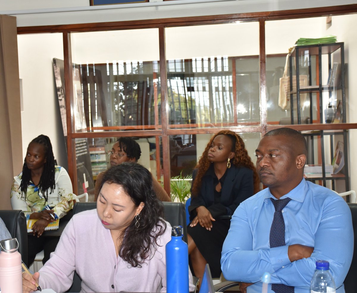 UN Women ESARO Director Anna Mutavati is in 🇲🇿.
This Monday in Maputo, she met with the team to discuss challenges, priorities, and ways to advance gender equality.
Meetings with the Government, donors, and women’s groups will follow.