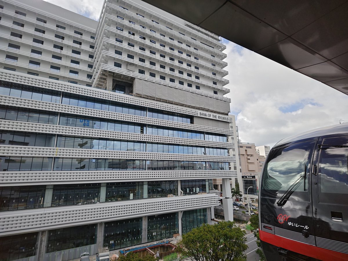 琉銀本店は建物完成しつつあるね