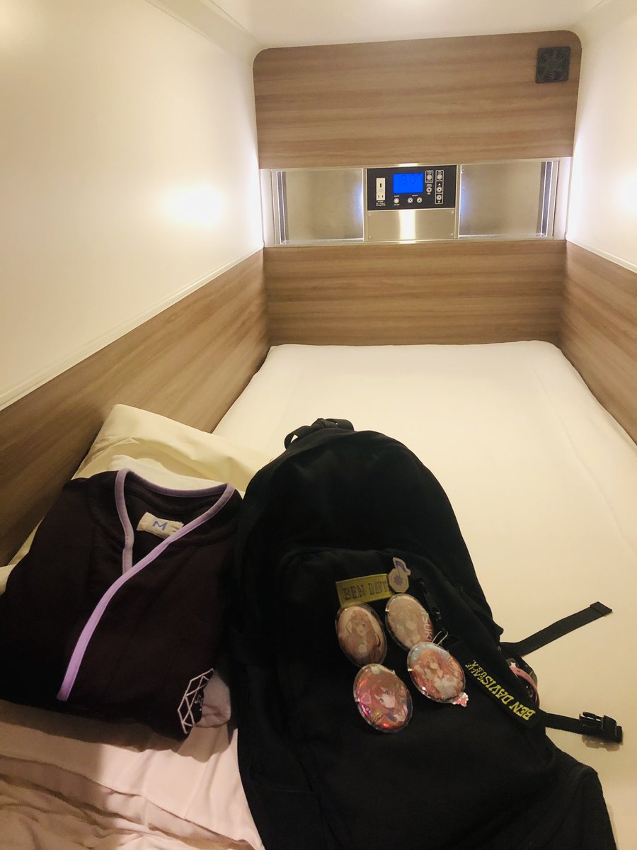 カプセルホテルなのに快適過ぎる✨💕🌉💕🥺🥺
ではシャワー🚿か大浴場どちらかにいくε≡≡\( ˙꒳˙)/ｼｭﾀﾀﾀﾀ