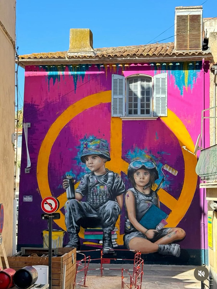 ☮️☮️☮️
“Peace Soldiers” by Valerian (Vale Stencile) in La Seyne-sur-Mer, France (Photo by Artist).
#StreetArt #Valerian #France