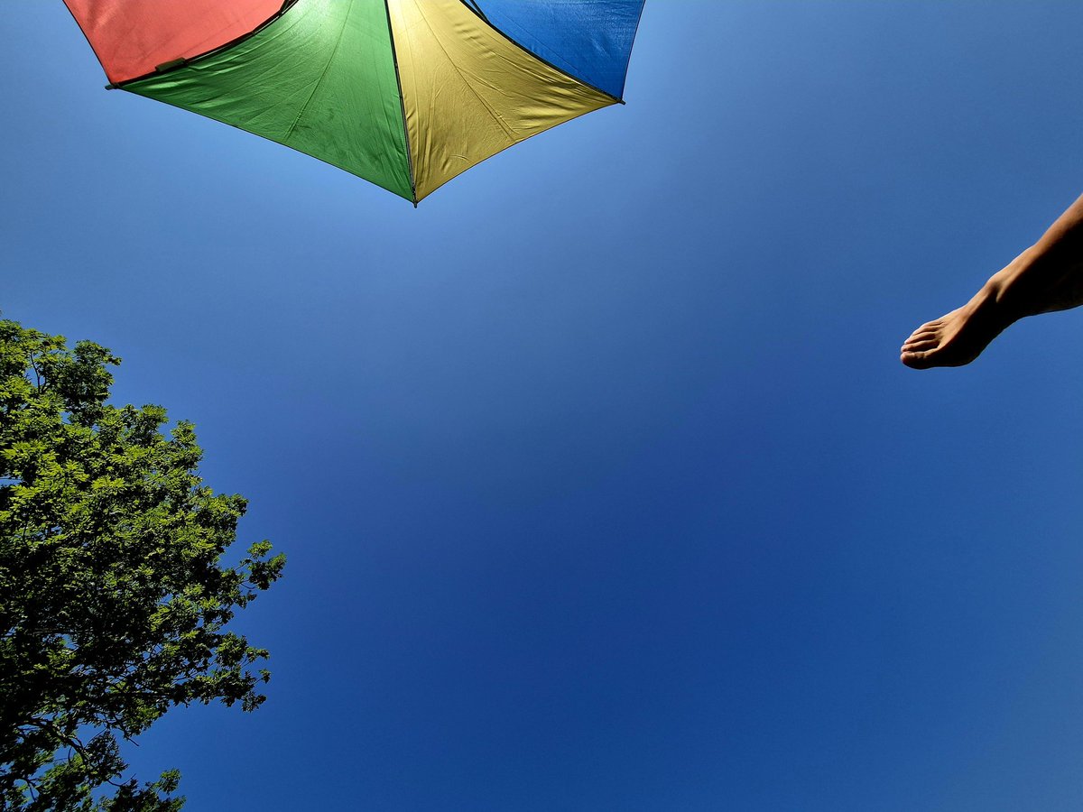 Ein Baum. 
Ein Sonnenschirm.
Ein Fuß. 
So geht See-Office. 
Und jetzt lasst mich in Ruhe officen.
