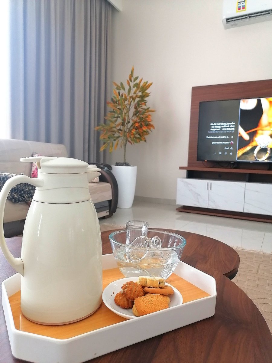 Buthoon9's tweet photo. و مثلُك لا يُرَدُّ ولا يُعاب 
كـ شاي الظهر حلوٌ مُستطاب😌☕️ https://t.co/F9JFrsPhZy