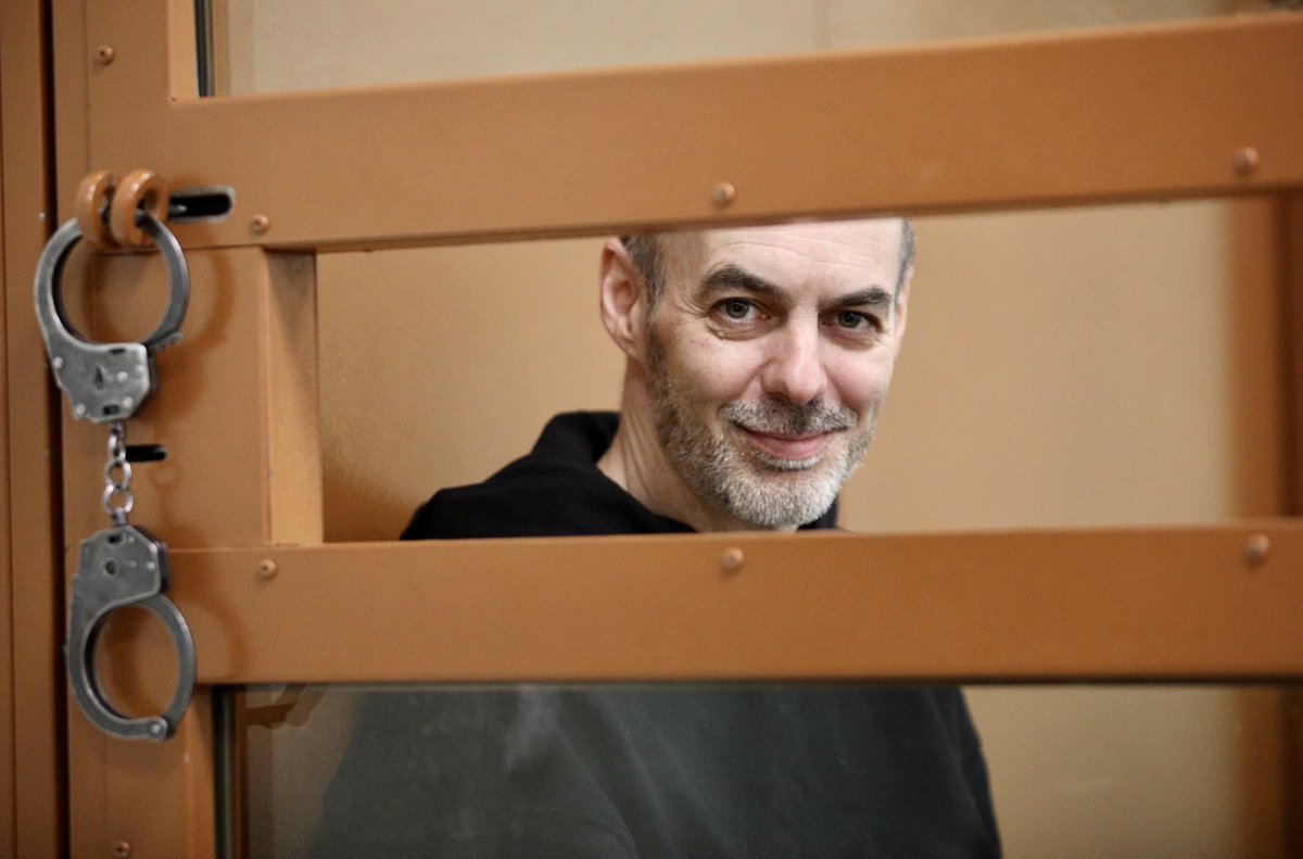 Преподавателя бизнес‑школы Эльдара Марченко приговорили к 16 годам строгого режима по делу о теракте из‑за атаки дронов в Курске

Прокуратура просила приговорить его к 19 годам строгого режима — почти максимальному сроку по этой статье.

Марченко признали виновным в том, что по