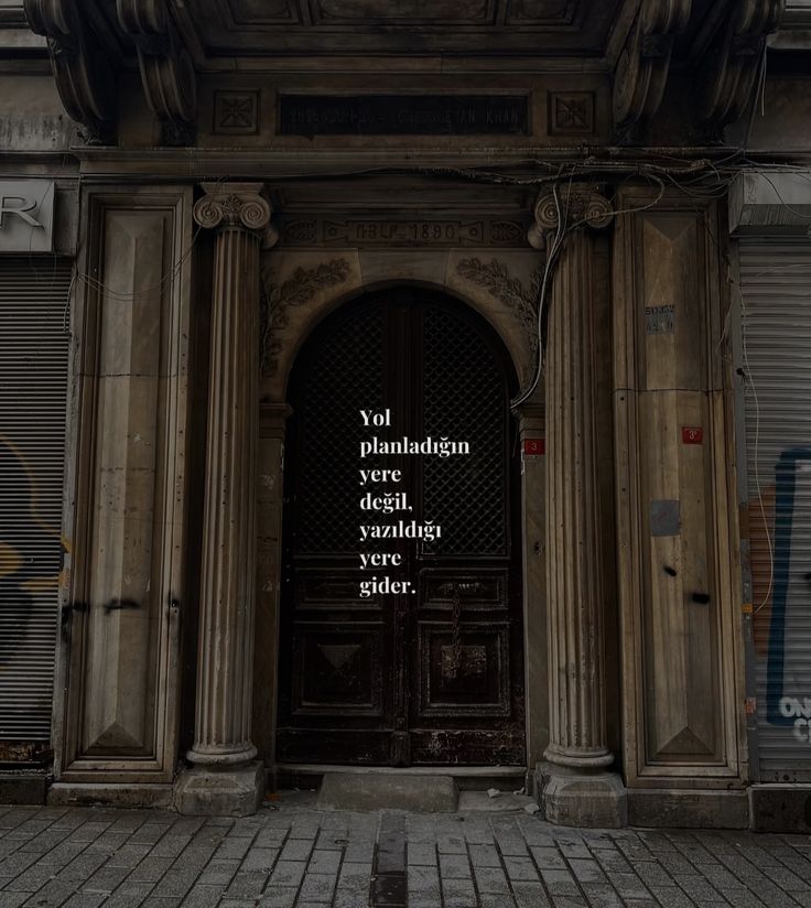 Yol planladığın yere değil, yazıldığı yere gider.