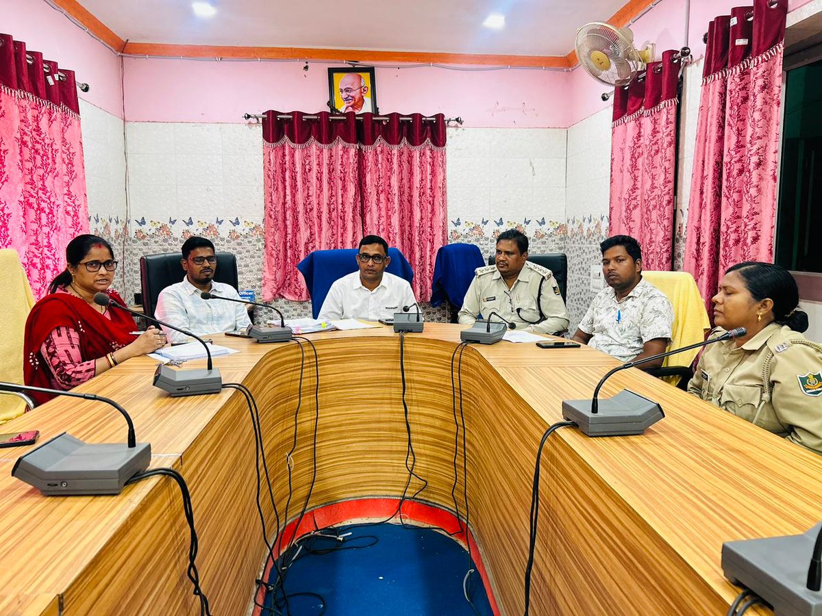 ବୃକ୍ଷ ରୋପଣ କରିବା ନିମନ୍ତେ  Women for Tress ଜରିଆରେ "EK PED MAA KE NAAM" କାର୍ଯ୍ୟକ୍ରମର SHG ମା ମାନଙ୍କୁ ନେଇ ଏକ କର୍ମଶାଳା ଅନୁଷ୍ଠିତ ହୋଇ ଯାଇଅଛି l ଏଥିରେ ନଗରପାଳ ଅଧ୍ୟକ୍ଷତା କରିଥିବା ବେଳେ ନିର୍ବାହୀ ଅଧିକାରୀ , ଜଙ୍ଗଲ ବିଭାଗ ଅଧିକାରୀ ଓ ଉଦ୍ୟାନ ବିଭାଗ ଅଧିକାରୀ ମାନେ ଯୋଗ ଦେଇଥିଲେ l #EKPEDMAAKENAAM