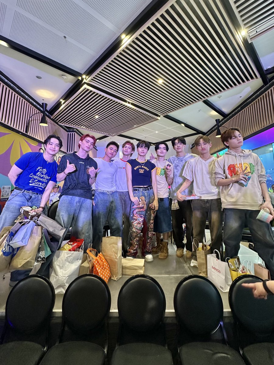 AJAAofc's tweet photo. #AJAA 📍 PPOP SZN at SM Center Sta. Mesa 📸

Had an awesome time performing alongside @vxonofficial! Big thanks to SM Center Sta. Mesa, and of course, to all the Hanies and Vixies for the love and support ⭐️

#PPOPSZNwithAJAAVXON #08102025 https://t.co/GfOg2DEVJH