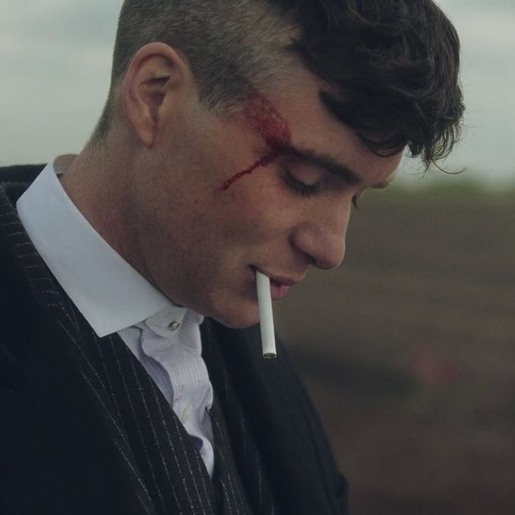 cillian murphy peaky blinders cigarettes Cillian Murphy smoking scenes in Peaky Blinders