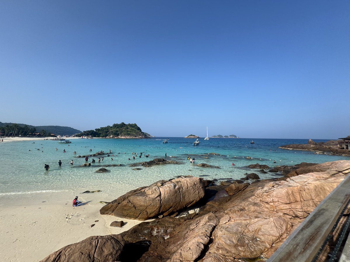 umikun's tweet photo. @gerovich Good morning !! Holidaying at beach https://t.co/OxYcfDAkUy
