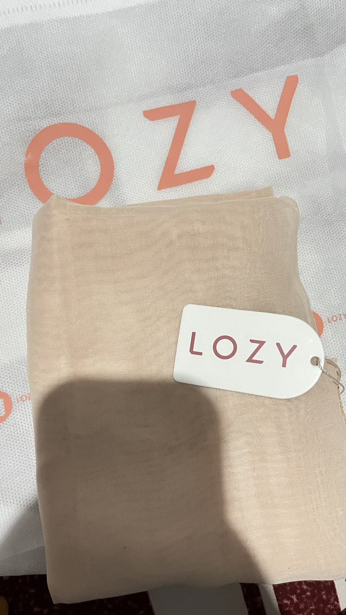 kessyleovanka's tweet photo. kirana paris plain japan lozy. aku jual 40 rb aja, ternyata warnanya kecerahan di kulit aku. belum aku pake sm sekali. harga beli 65rb, bisa oyen kok kalo mauu https://t.co/xjH9AR6Q1Q