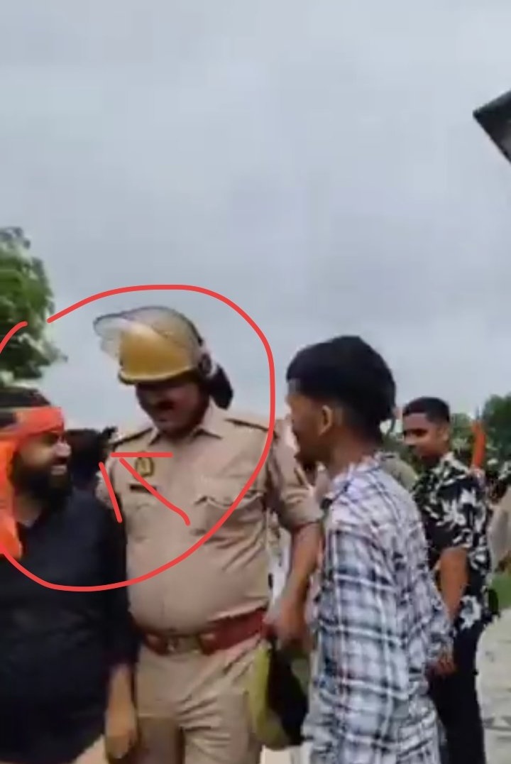 उपद्रवियों का साथ देनेवाले पुलिस क सीएम द्वारा पदोन्नति से अब #UPPolice में ऐसा करने की होड़ लगी है और इसी का ताजा नतीजा है #FatehpurMaqbara