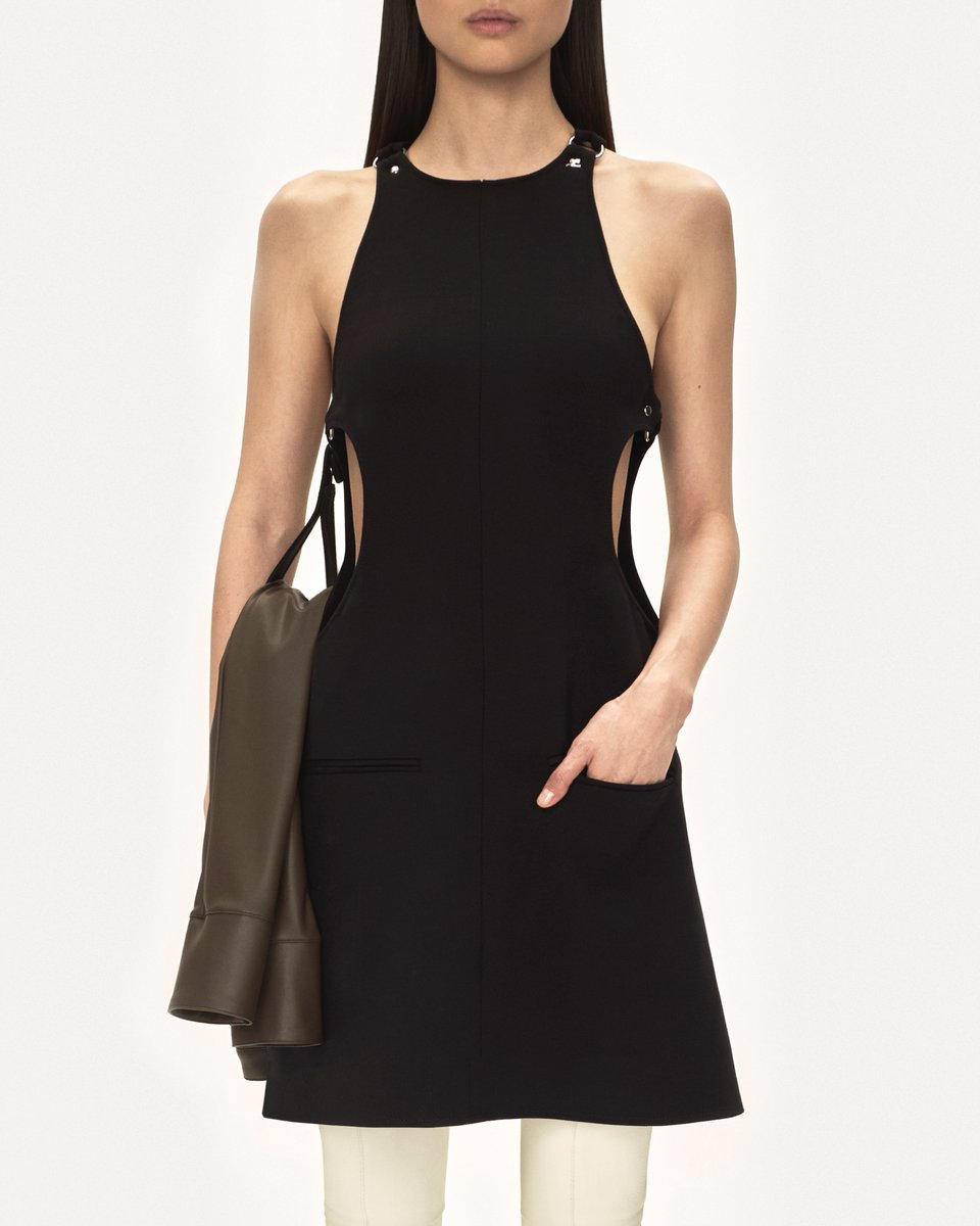 Discover the looks from Nicolas Di Felice’s FW25 precollection, now available online and in our stores.

#courregesFW25
#courreges