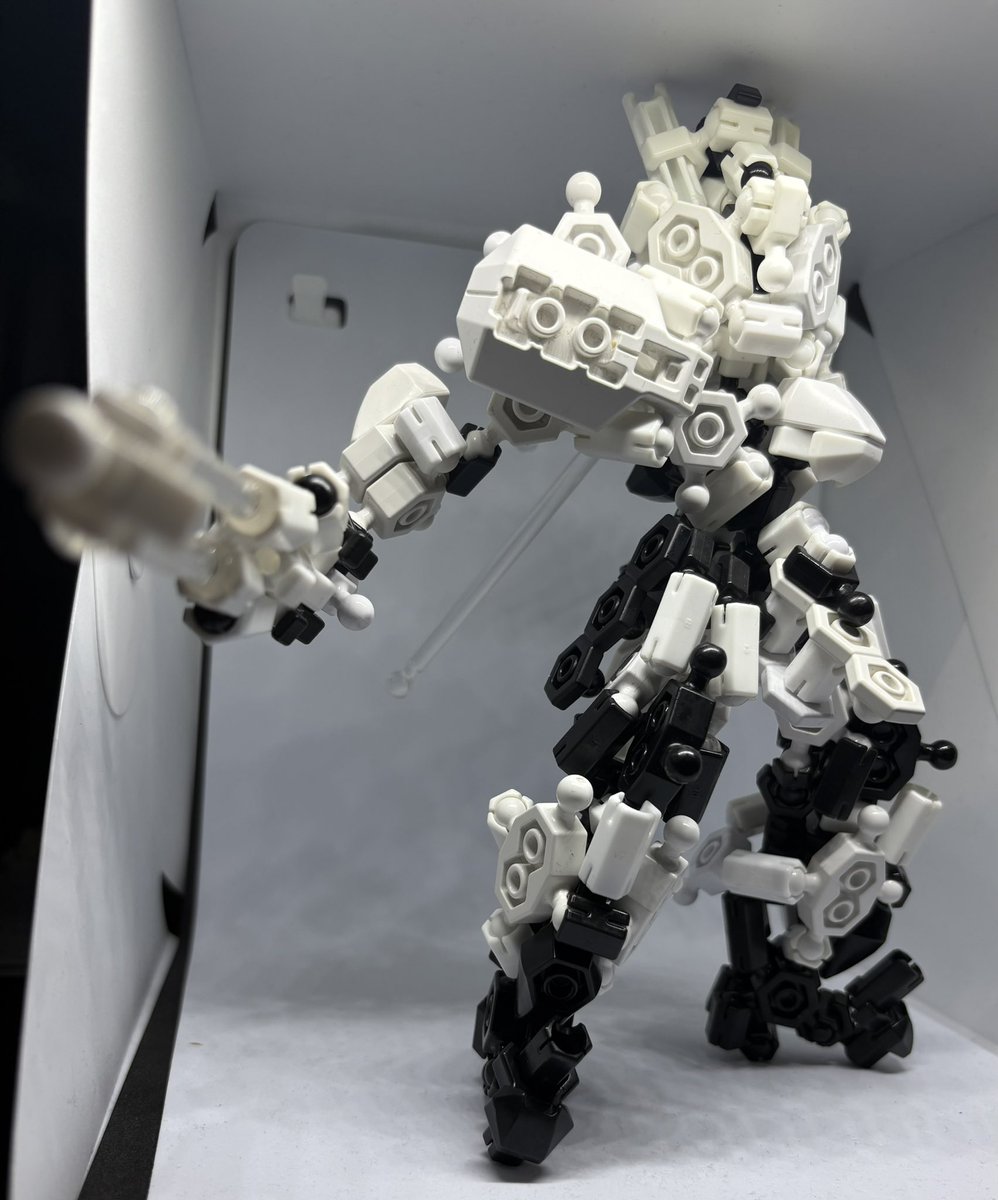 kryofwis's tweet photo. #アソブロック

一年ぶりの新作。程よいマッシブさを目指して後はいつも通り性癖に従ってつくった。

頭部…というより3枚目のアップ写真で見えてるあたりの作りがかなりお気に入り😏 https://t.co/tuP1WUwXTu