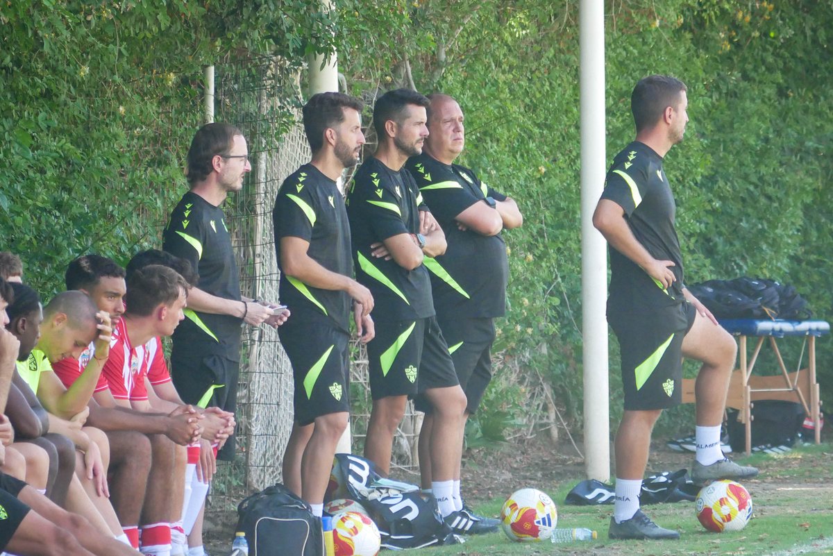 AcademiaUDA's tweet image. ℹ️ Configurados los cuerpos técnicos de los equipos de cantera

▪️ Alberto Lasarte, entrenador del #UDAB, cumplirá su octava temporada en el club y Rafilla Morales continuará dirigiendo al #UDAJuvenilA. En otras categorías hay novedades

🔗 udalmeriasad.com/noticias/confi…