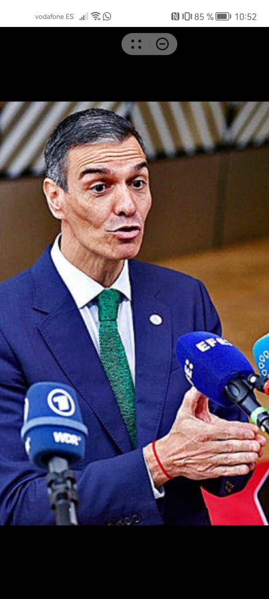Que Sánchez esté recluido con once médicos en La Mareta sin asomar el careto puede deberse a que lo estén reconstruyendo porque se caía a pedazos.