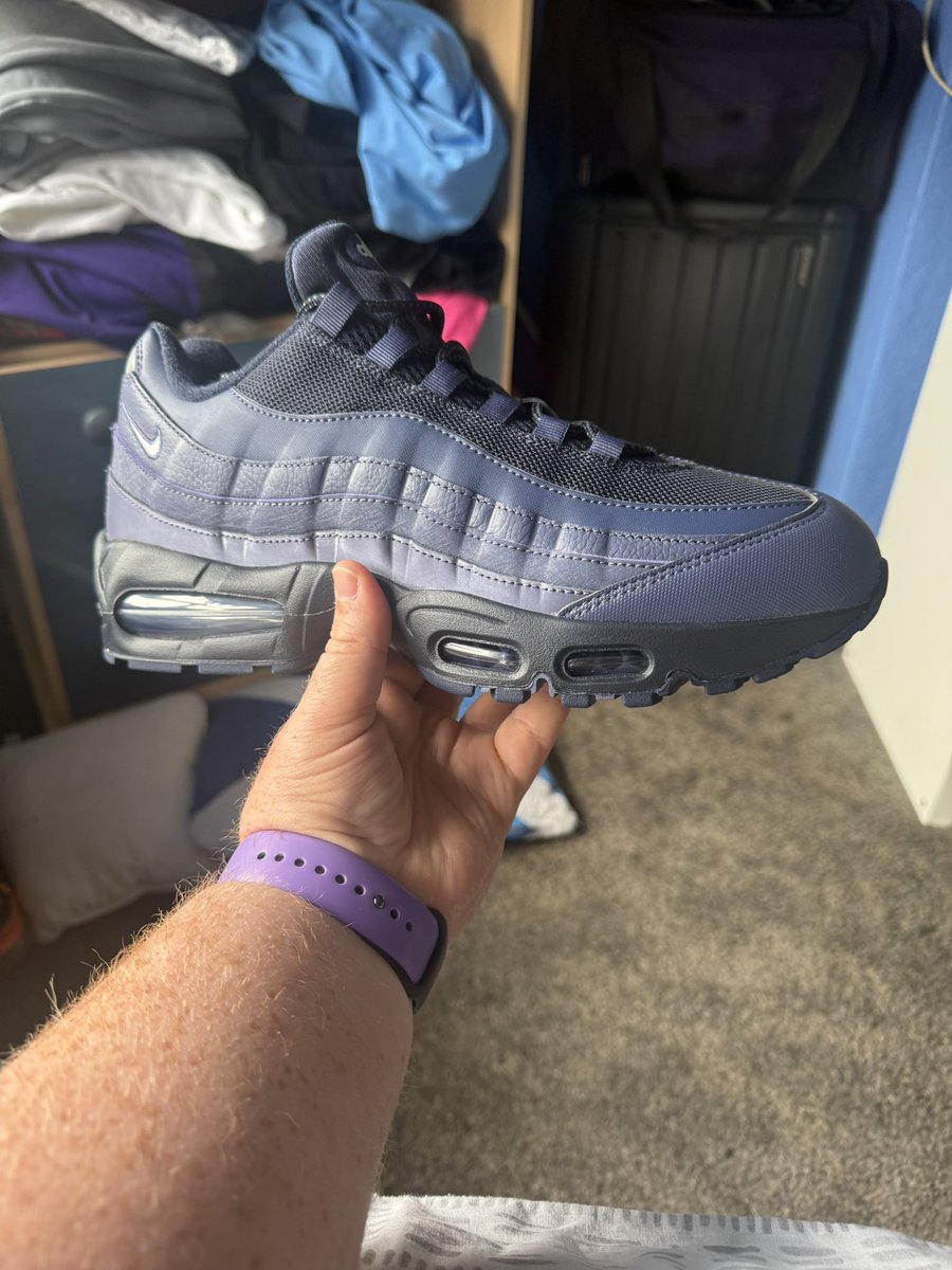 anthose1982's tweet photo. My new Clan Nike trainers https://t.co/MmFFhRfOEX