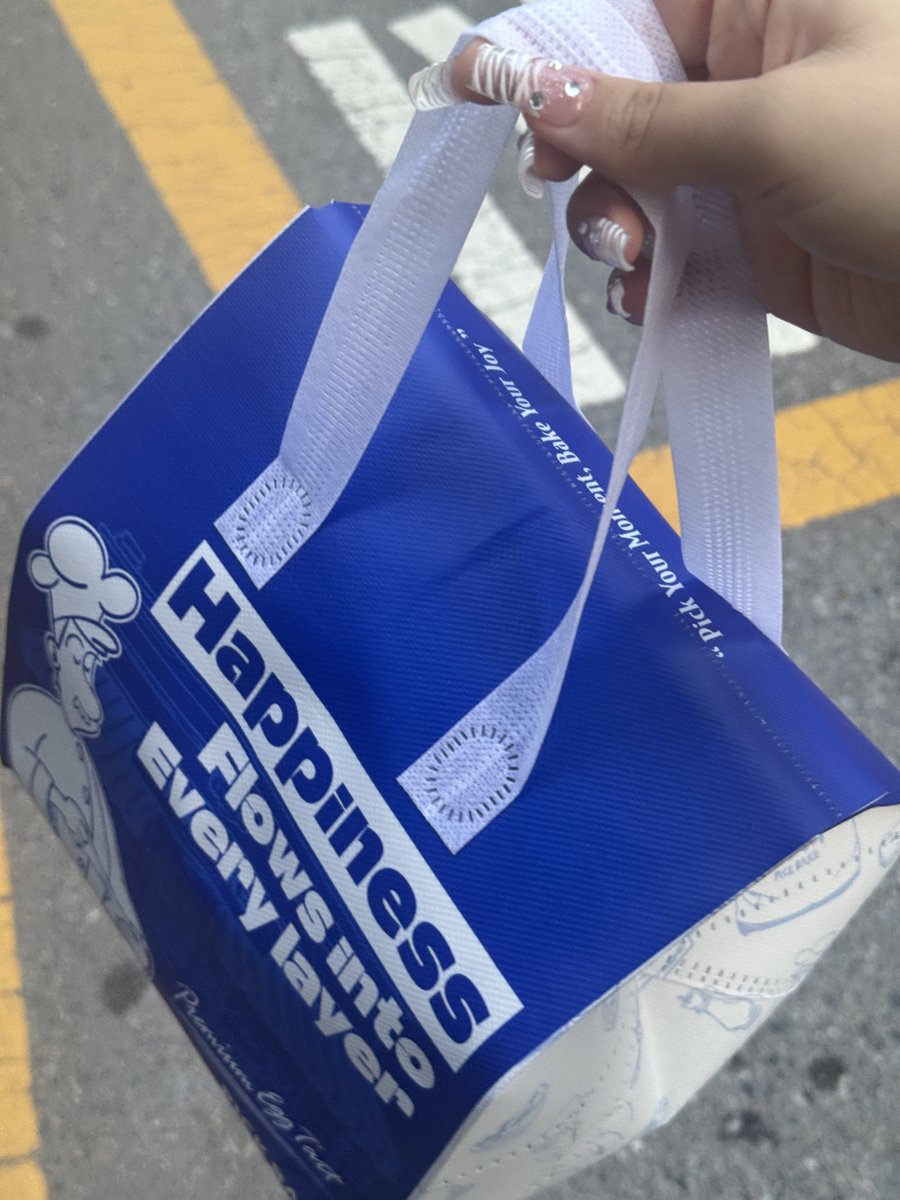 네일도받구
그 유명한 픽베이크도 사고 알찬 하루 여따..