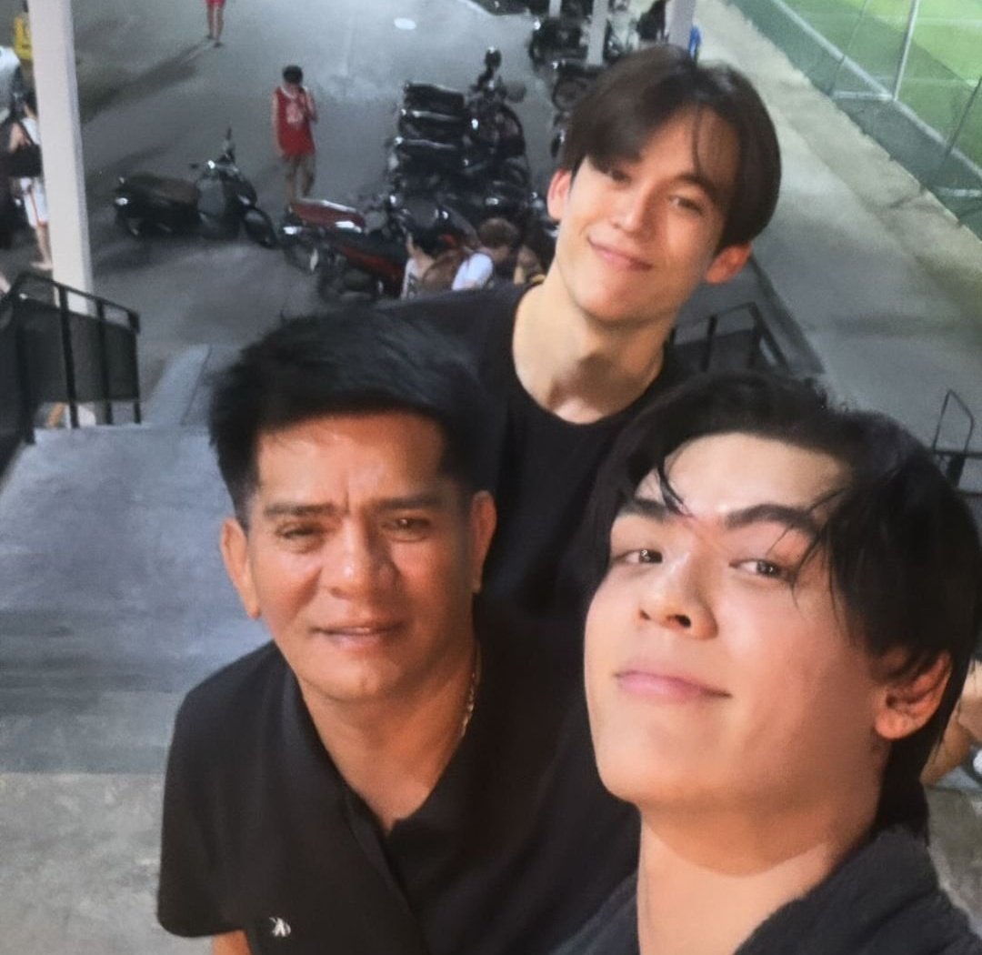 blossomcia's tweet photo. — Jossgawin au 

Simbolon family

Ft emibonnie &amp; williamest

Daily chat calon mantu keluarga simbolon plus est ngajak keluarga william serta pacar pacar kakaknya ke cafe dia https://t.co/2yQYcYuJYd