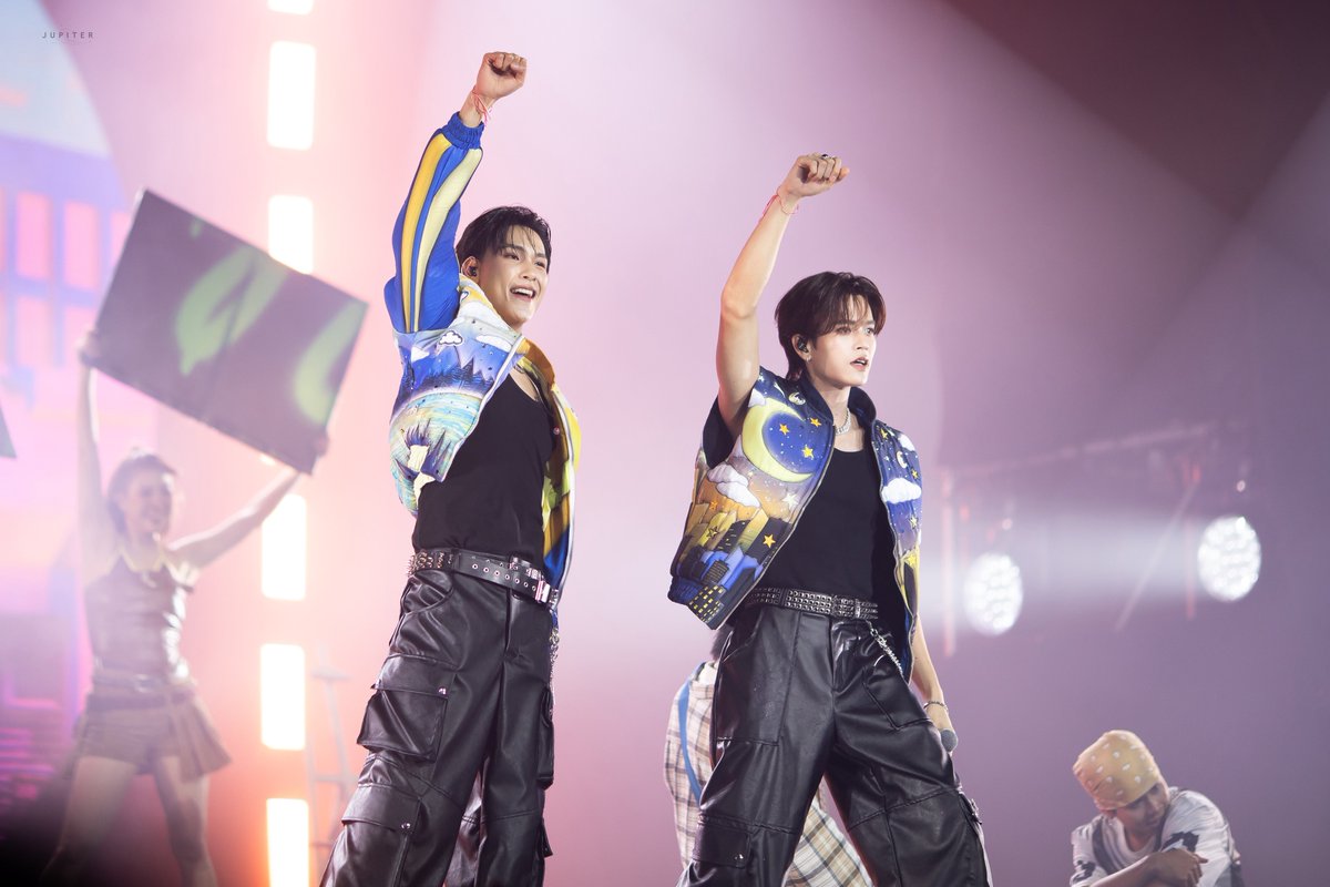 jrr_juupiter's tweet image. Day2 start!!!! 🌞🌛💛💙
JUNIORMARK ENDLESS SHINERISE 
#JuniorMarkFanconD2
#junniorrs #markjrtn #JuniorMark